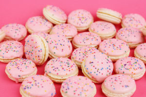 frosted animal cracker macaron