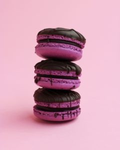 dark chocolate truffle macarons