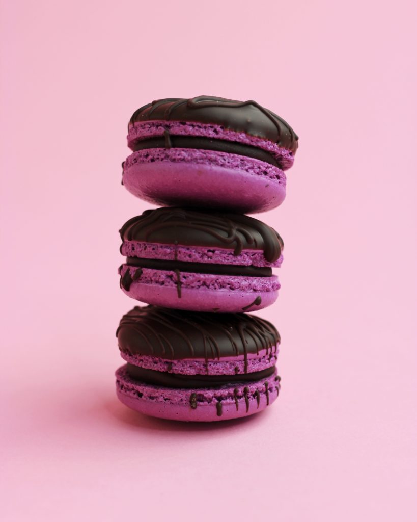 dark chocolate truffle macarons